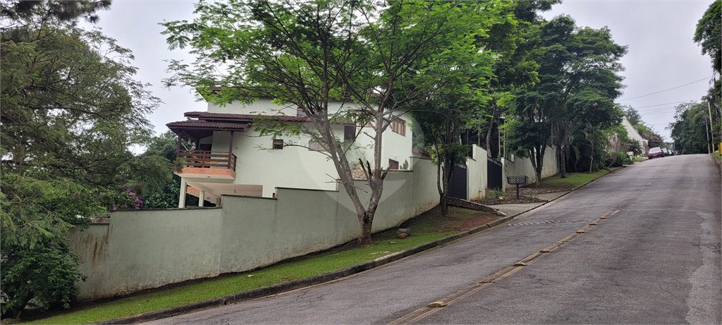 Casa à venda com 4 quartos, sendo 2 suítes, no condomínio Alpes da Cantareira, Mairiporã - SP