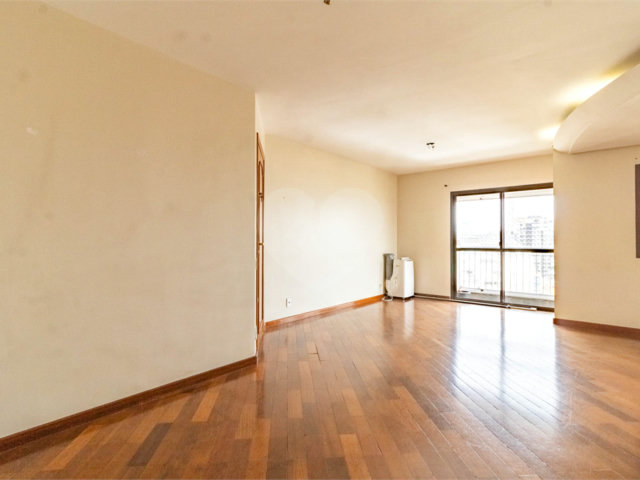 Apartamento à venda com 3 quartos, sendo 1 suíte,  em Vila Madalena, São Paulo, SP