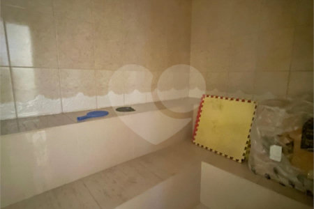 Casa à venda com 5 quartos, sendo 3 suítes, no condomínio Swiss Park, São Bernardo do Campo - SP