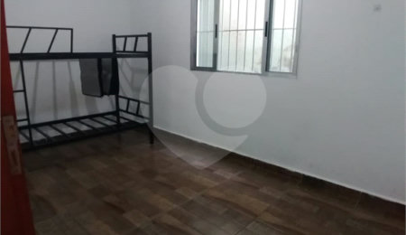 Casa à venda com 3 quartos em Jardim Santa Helena, Itaquaquecetuba, SP