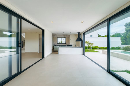 Casa à venda com 4 suítes no condomínio Villa dos Pinheiros, Indaiatuba - SP