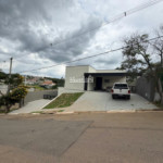 Casa à venda com 3 suítes no condomínio Shamballa III, Atibaia - SP