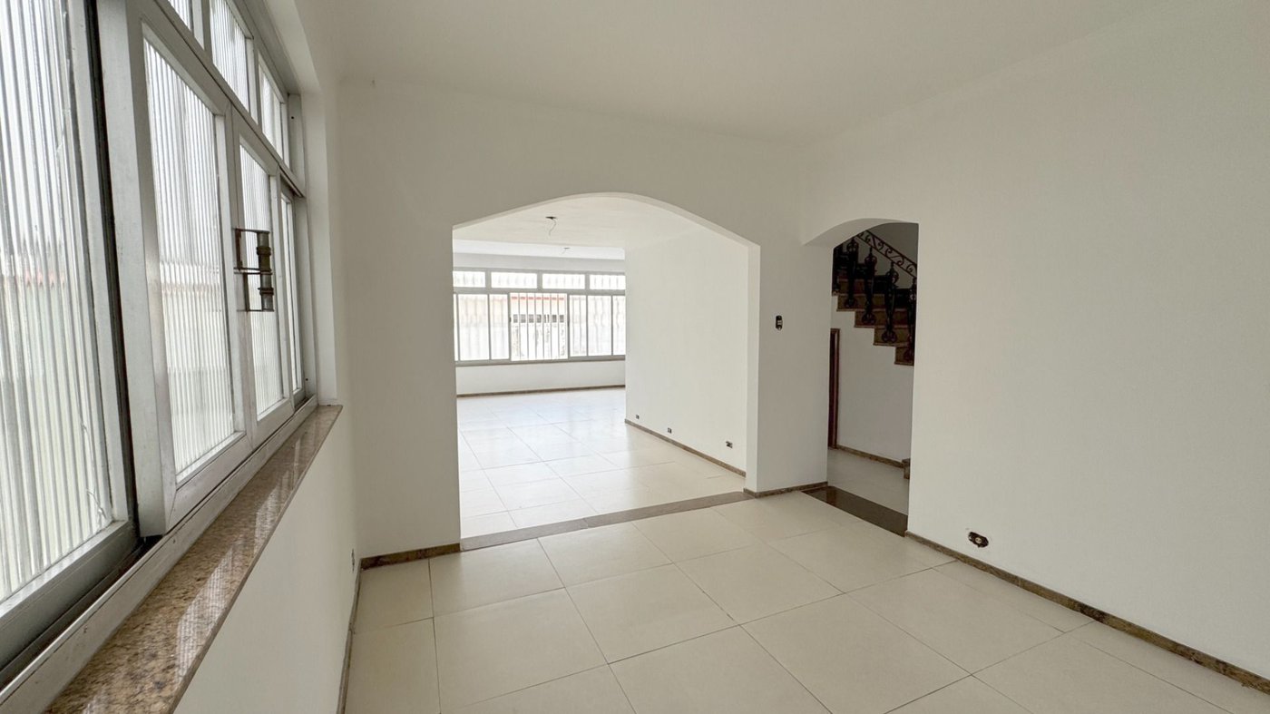 Casa dos Sonhos no Canal 6 – Piscina, Privacidade e 450m² de Terreno