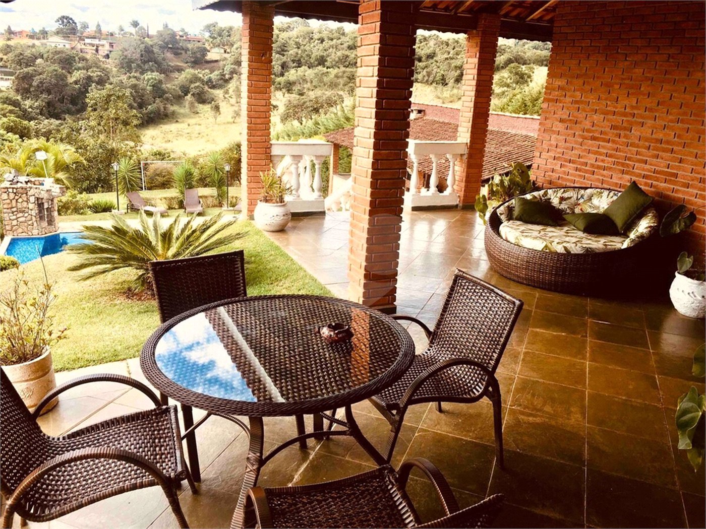Casa à venda com 3 quartos, sendo 1 suíte,  no condomínio Vista Alegre, Bom Jesus dos Perdões - SP