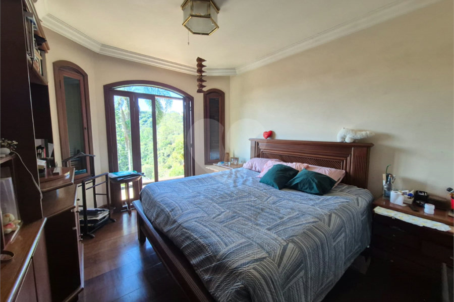 Casa à venda com 3 quartos, sendo 4 suítes, no condomínio Alpes da Cantareira, Mairiporã - SP