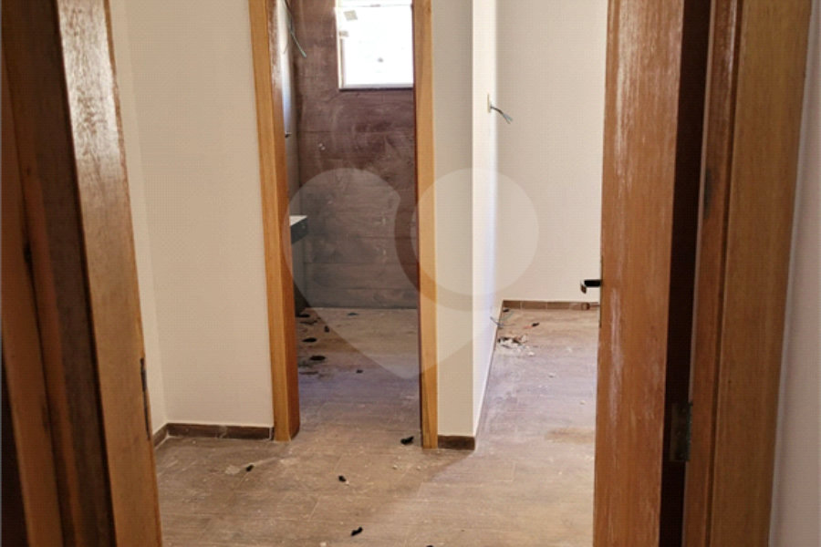 Casa à venda com 3 quartos, sendo 1 suíte, no condomínio Vale dos Gansos, Mairiporã - SP