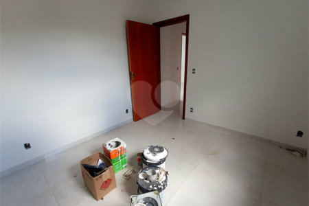 Casa à venda com 3 quartos, sendo 1 suíte, no condomínio Residencial Golden Ville, Itapetininga - SP
