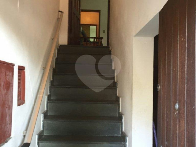 Casa à venda com 4 quartos, sendo 1 suíte,  em Jardim das Laranjeiras, São Paulo, SP