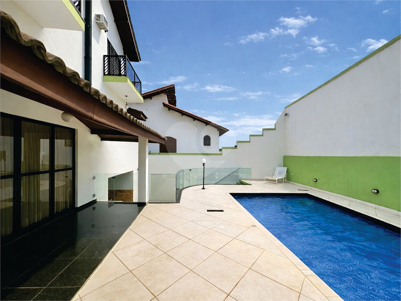 Casa à venda com 4 suítes no condomínio San Diego Park, Cotia - SP