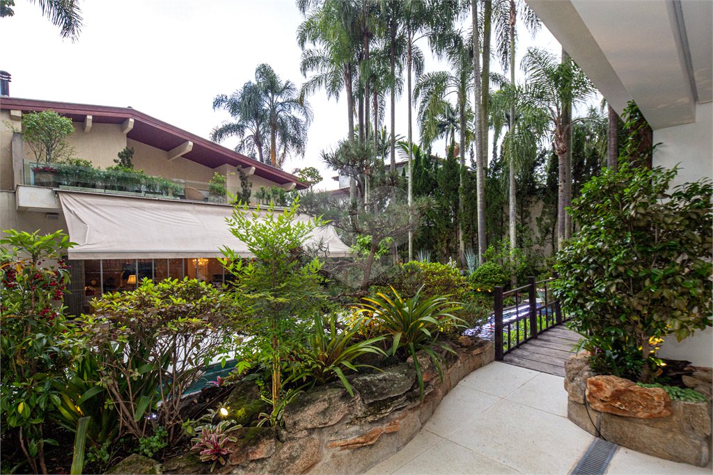 Casa à venda com 5 suítes em Jardim Cordeiro, São Paulo, SP