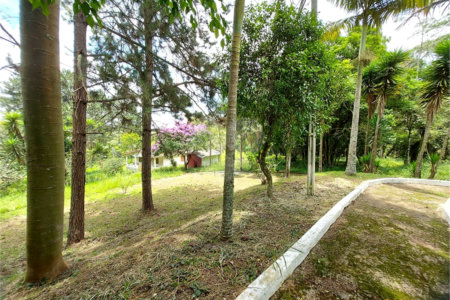 Casa à venda com 4 quartos, sendo 1 suíte, no Centro, Ibiúna, SP