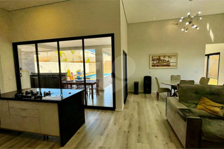 Casa à venda com 3 suítes no condomínio Village Ipanema 2, Araçoiaba da Serra - SP