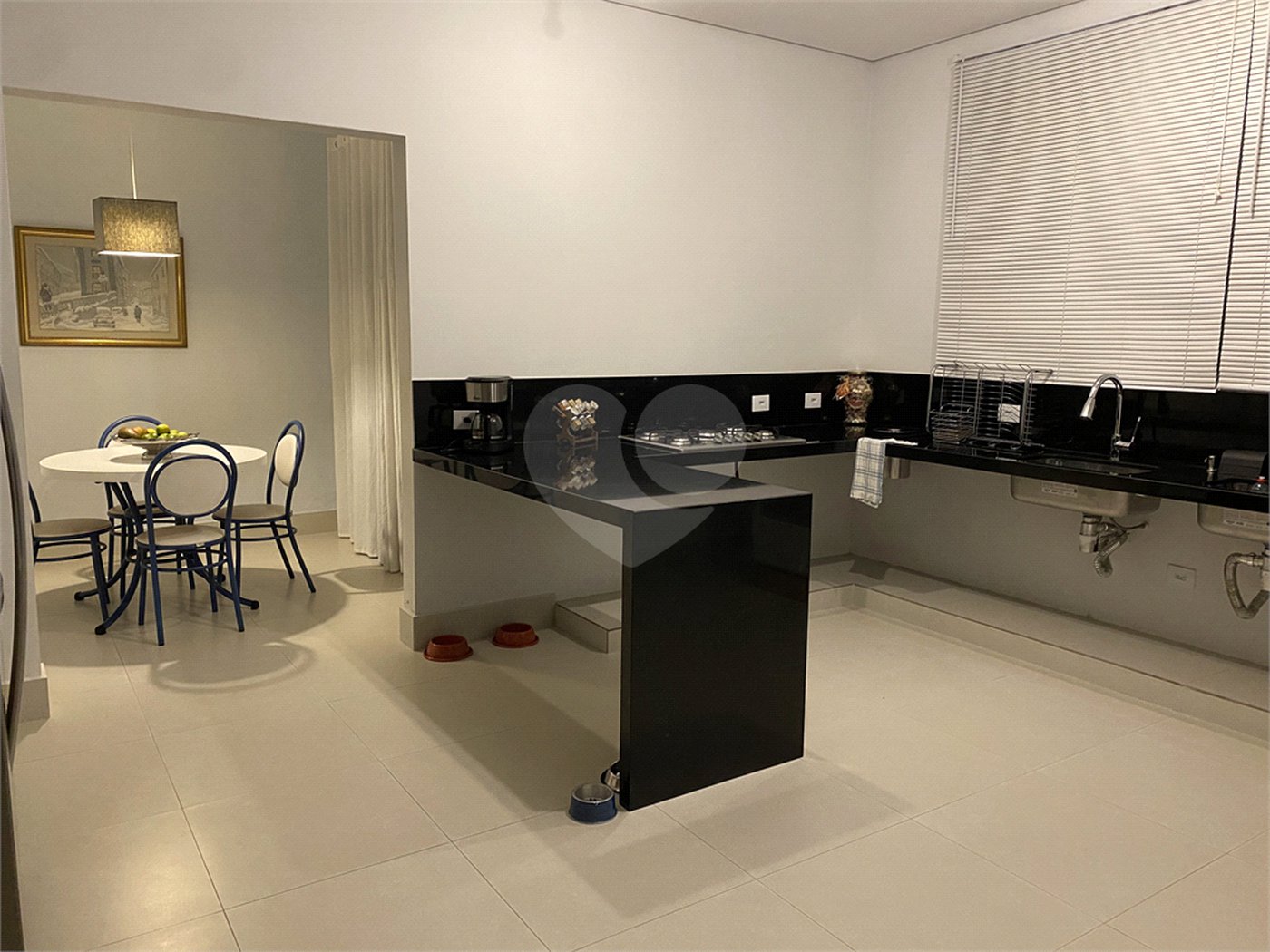 Casa à venda com 3 suítes no condomínio Jardim Primavera, Louveira - SP