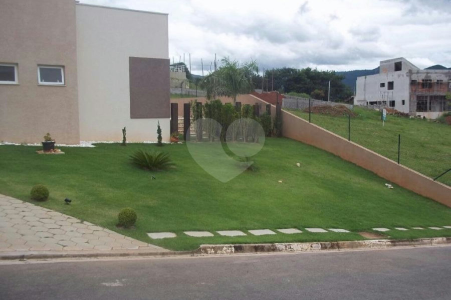 Casa à venda com 4 suítes em Guaxinduva, Atibaia, SP