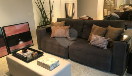 Apartamento à venda com 3 suítes em Moema, São Paulo, SP