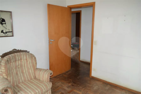 Apartamento à venda com 3 quartos, sendo 1 suíte,  em Vila Mariana, São Paulo, SP