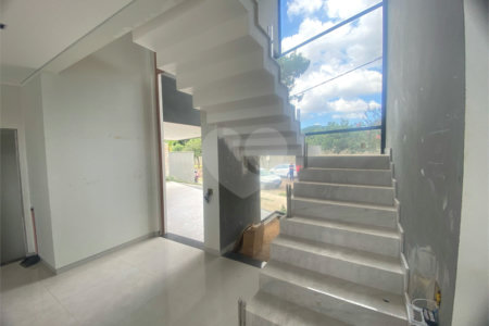 Casa à Venda no Condomínio Damha III