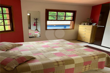 Sobrado à venda com 4 quartos, sendo 3 suítes,  no Centro, Jarinu, SP