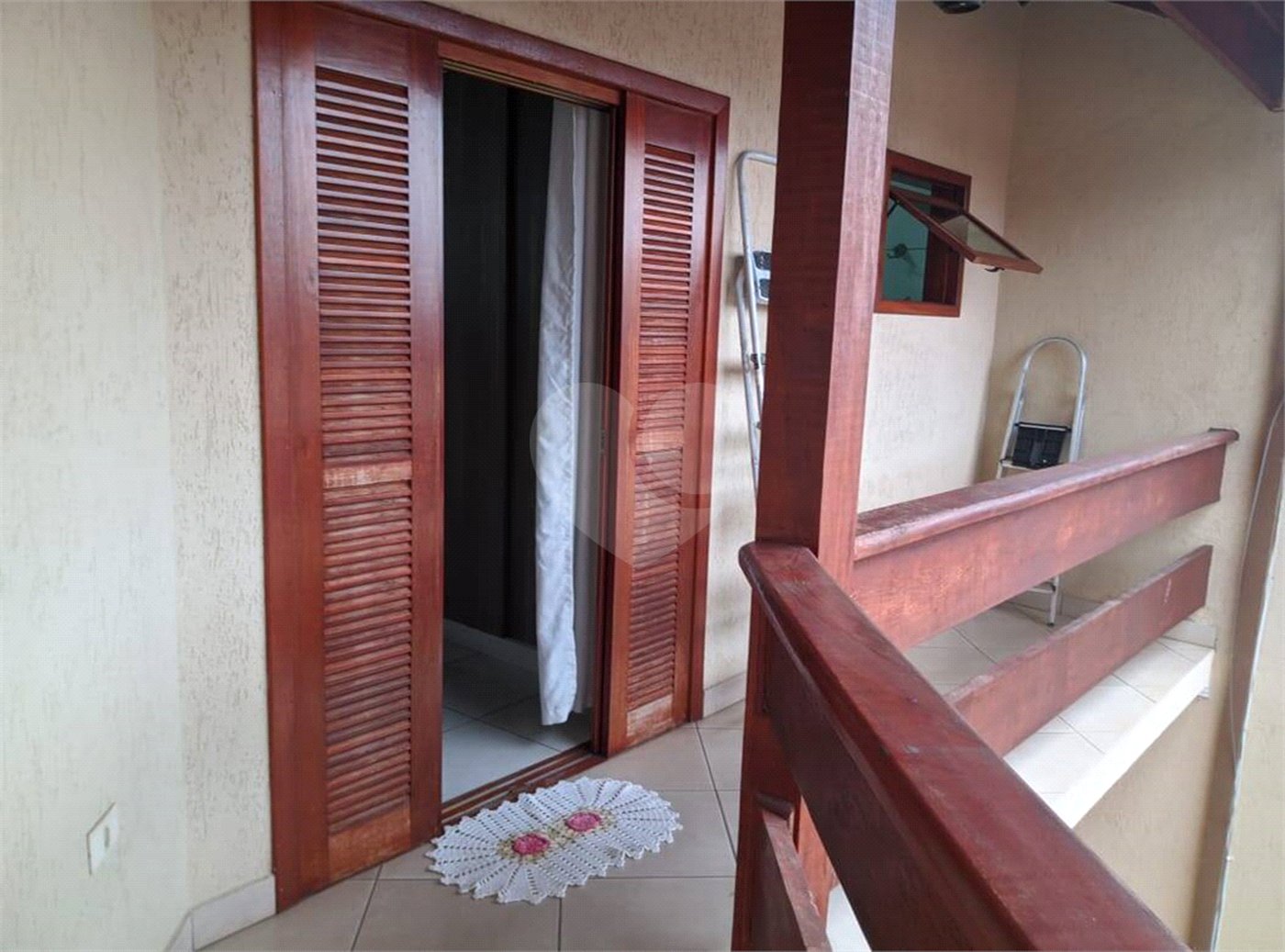 Sobrado à venda com 3 quartos, sendo 1 suíte,  em Jardim Vitória, Suzano, SP