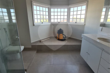 Casa à venda com 3 suítes no condomínio Estância Marambaia, Vinhedo - SP