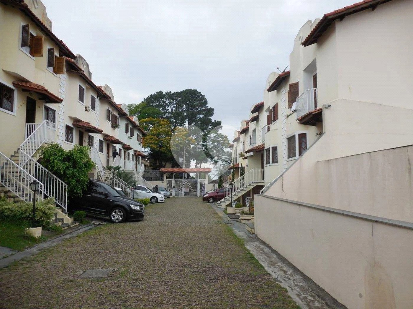 Casa à venda com 3 quartos, sendo 1 suíte, no condomínio Residencial Morada do Horto, São Paulo - SP