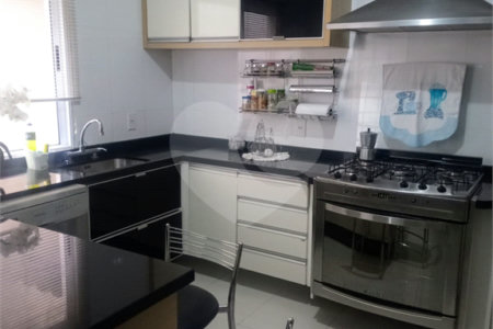 Sobrado à venda com 3 quartos, sendo 1 suíte, no Centro, Biritiba-mirim, SP