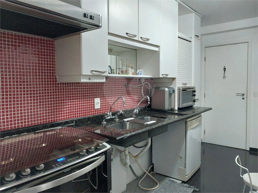 Apartamento à venda com 3 quartos, sendo 2 suítes,  em Cidade São Francisco, São Paulo, SP