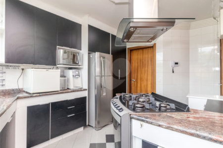 Casa à venda com 4 quartos, sendo 2 suítes, em Jardim Marajoara, São Paulo, SP