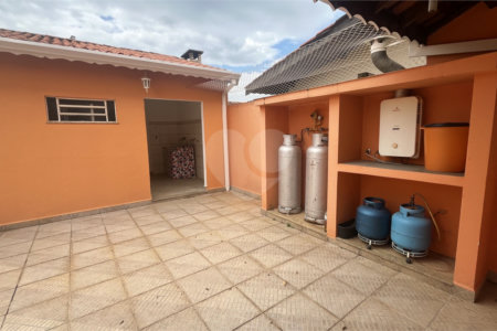Sobrado à venda ou para alugar com 4 quartos, sendo 2 suítes, em Jardim Terceiro Centenário, Atibaia, SP