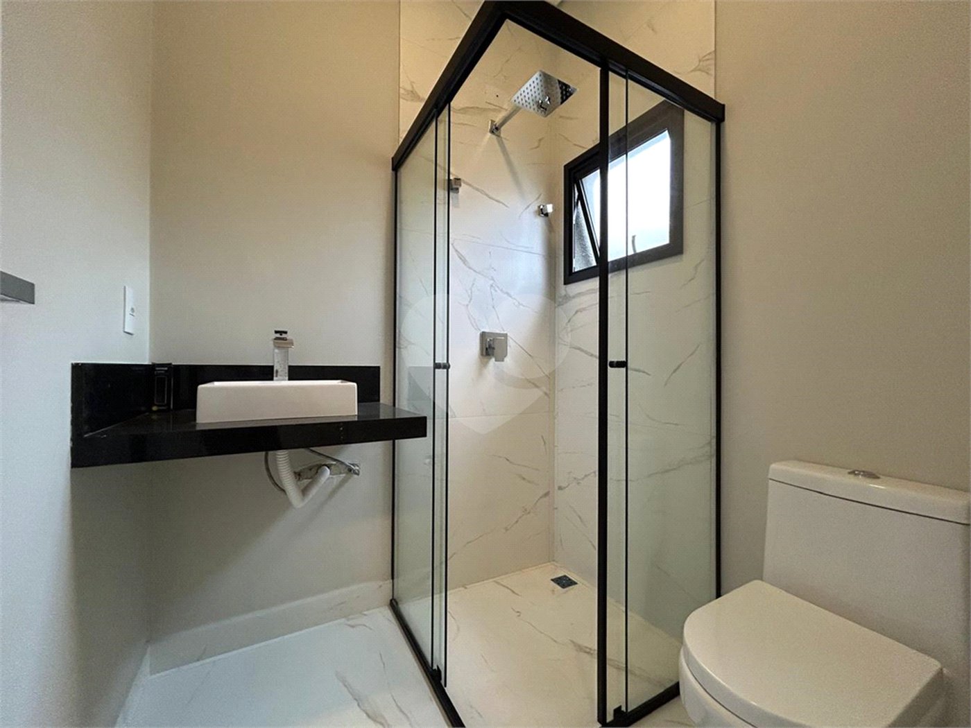 Casa à venda com 3 suítes no condomínio Helena Maria, Sorocaba - SP