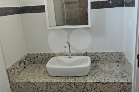 Casa à venda com 3 quartos, sendo 2 suítes, no condomínio Sollaris, Araraquara - SP