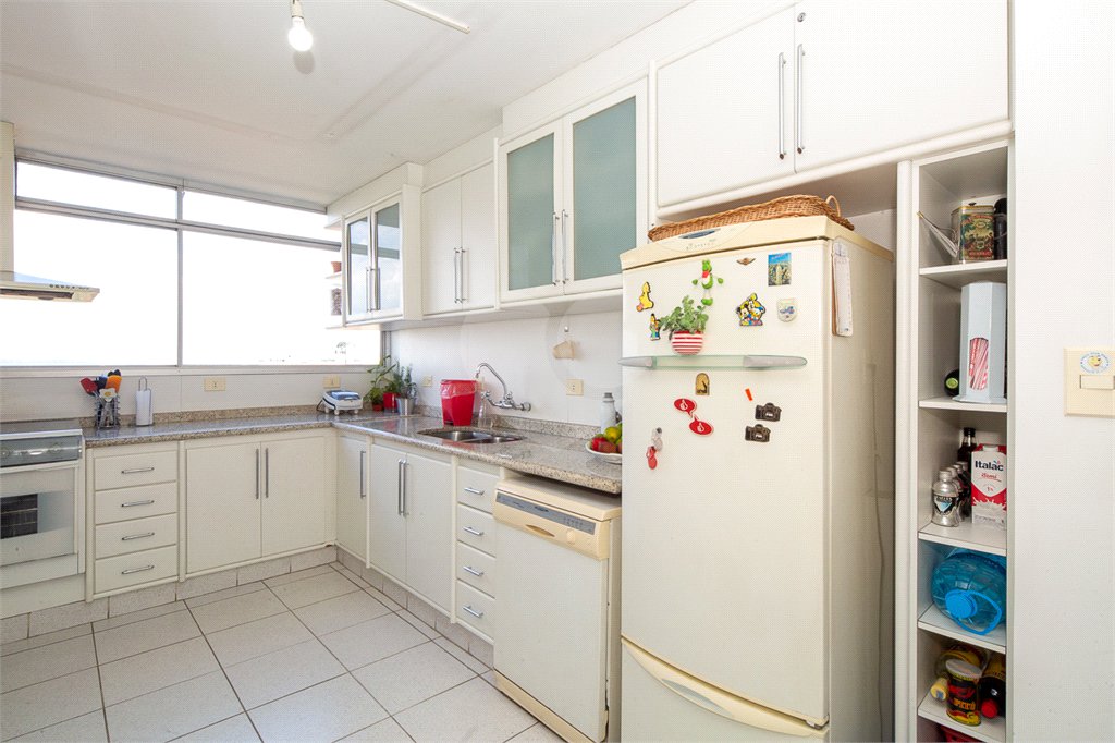 Apartamento à venda com 3 quartos, sendo 2 suítes,  em Alto da Boa Vista, São Paulo, SP