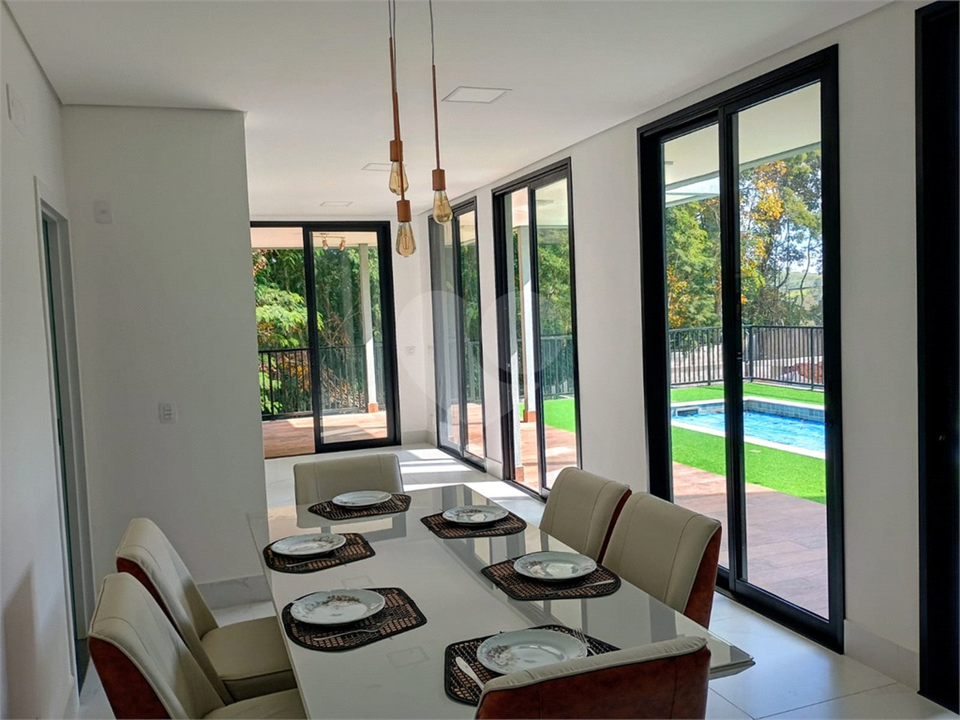 Casa à venda ou para alugar com 4 suítes no Centro, Jambeiro, SP