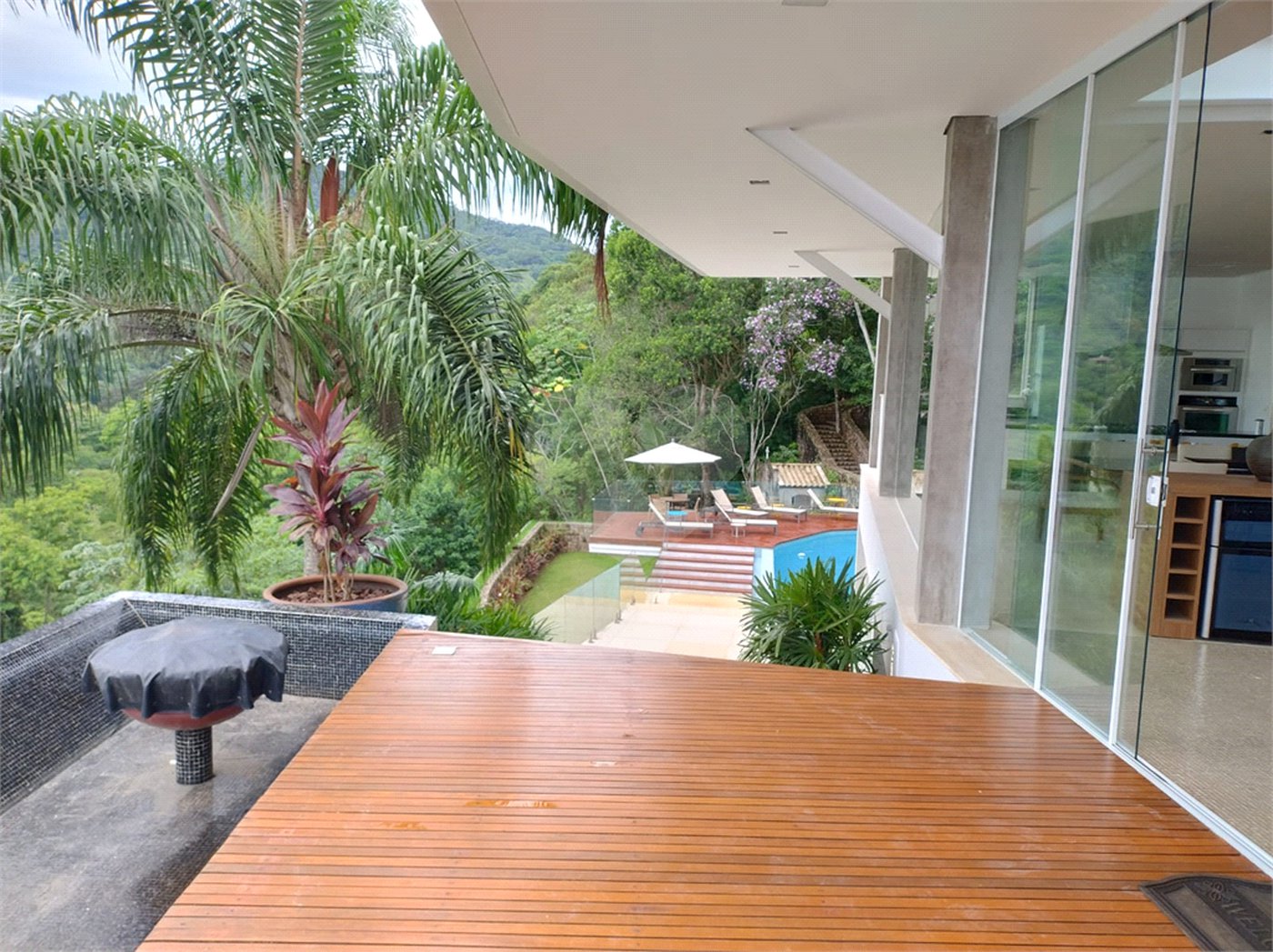 Casa à venda com 4 suítes em Praia Vermelha, Ubatuba, SP