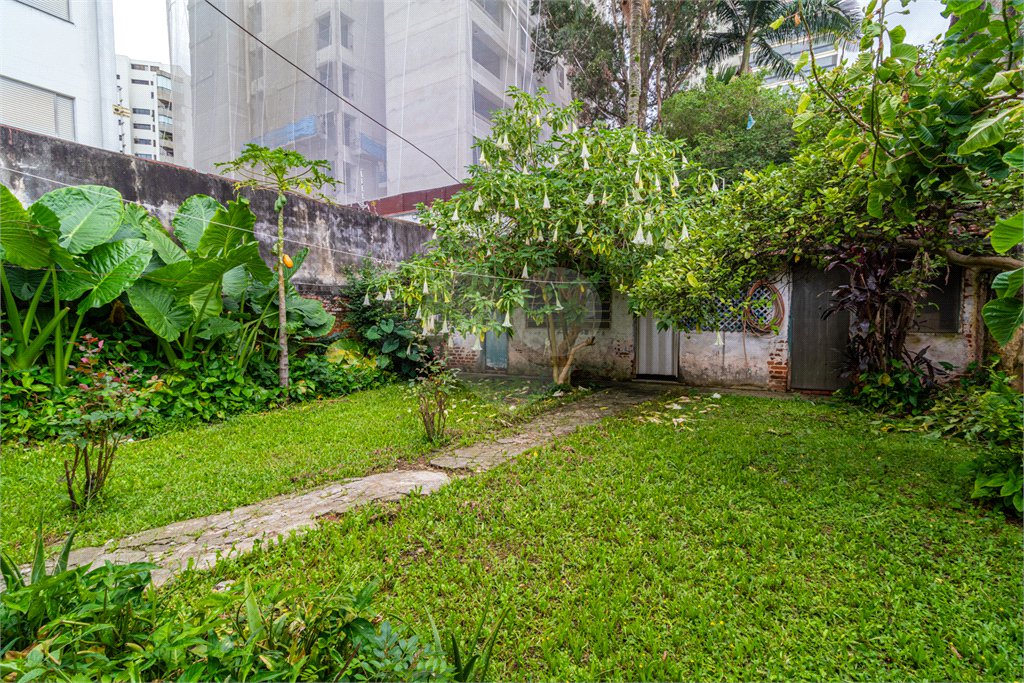 Sobrado à venda com 4 quartos, sendo 1 suíte, em Campo Belo, São Paulo, SP