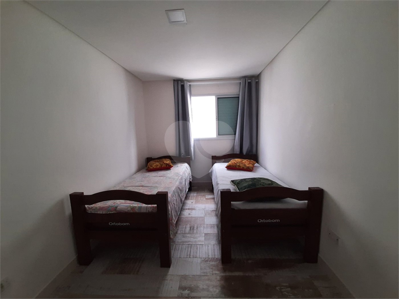Apartamento à venda com 2 quartos, sendo 1 suíte,  no Centro, Mongaguá, SP
