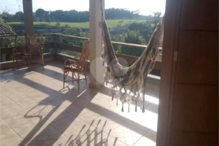 Chácara à venda com 5 quartos, sendo 1 suíte, em Do Carmo (canguera), São Roque, SP