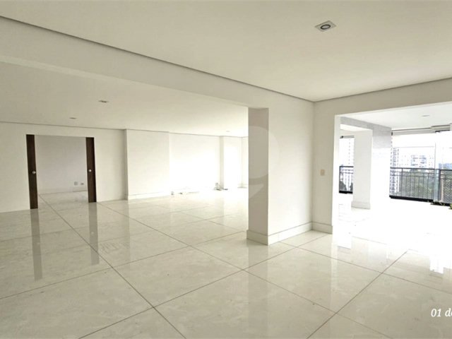 Apartamento à venda com 4 suítes em Jardim Marajoara, São Paulo, SP