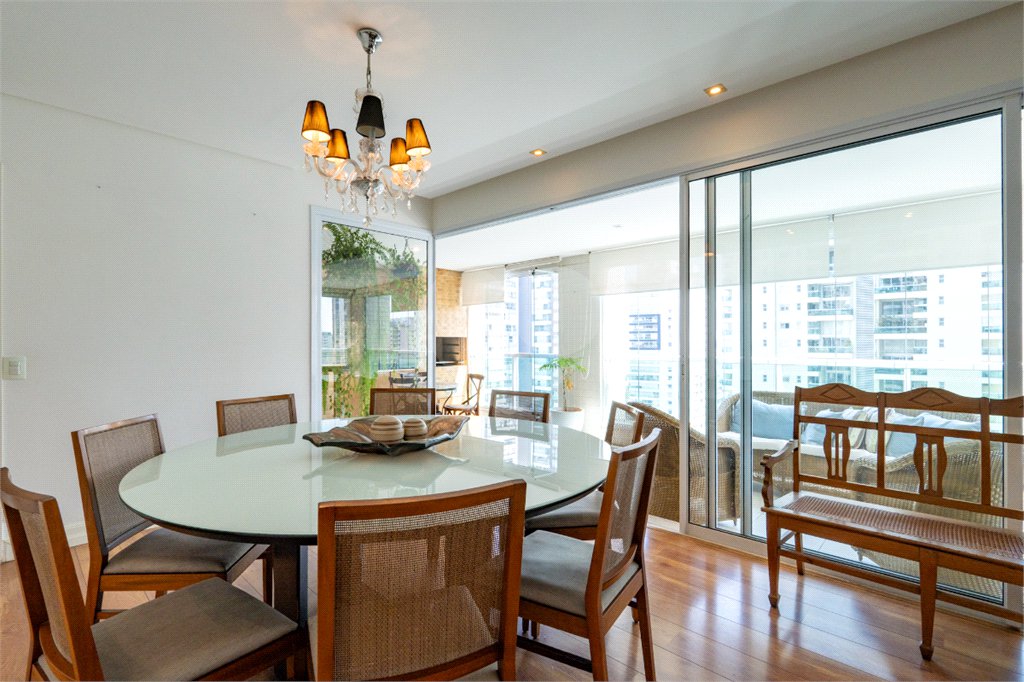 Apartamento à venda com 3 suítes em Campo Belo, São Paulo, SP