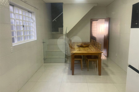 Sobrado à venda com 2 suítes em Jardim Alvinópolis, Atibaia, SP