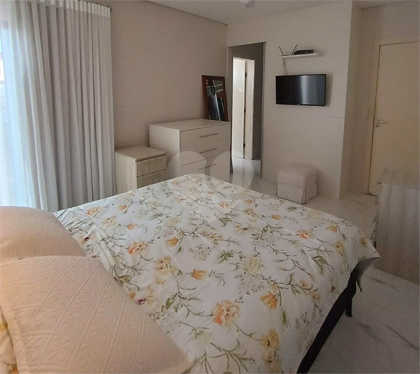 Casa à venda com 3 suítes no condomínio Granja Deolinda, Sorocaba - SP