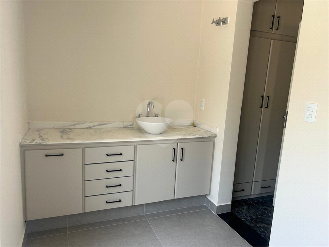 Casa à venda com 4 suítes no condomínio Jardim Paulista I, Vinhedo - SP