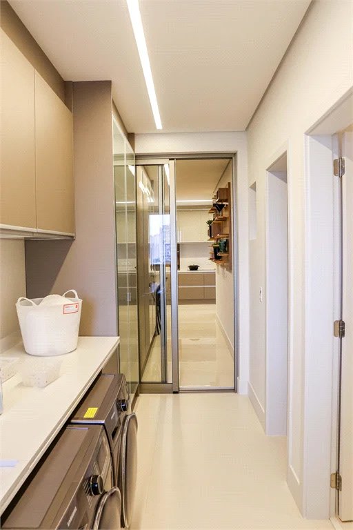 Apartamento à venda com 4 suítes em Real Parque, São Paulo, SP