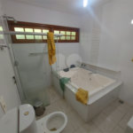 Casa térrea com piscina no Residencial Samambaia.