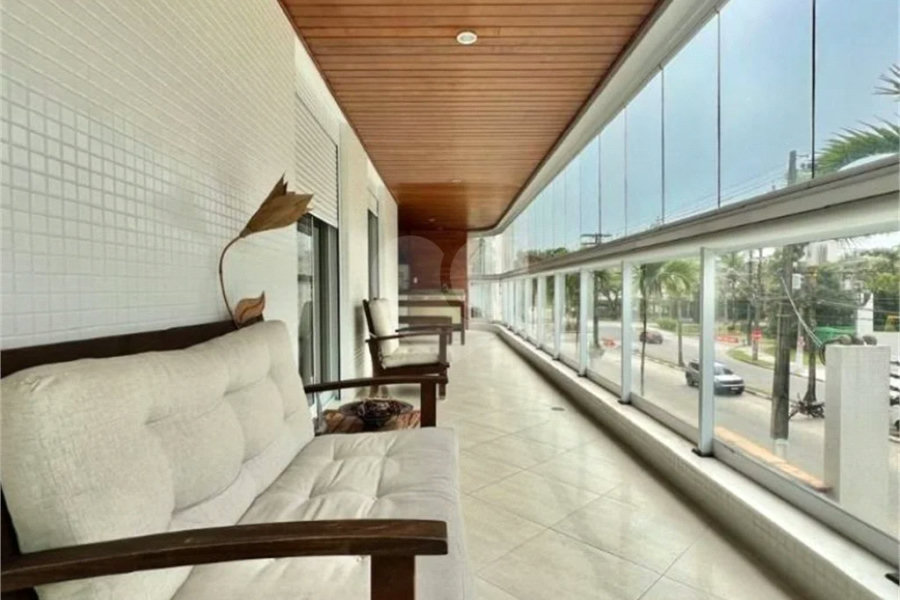 Apartamento à venda com 3 quartos, sendo 1 suíte, em Riviera de São Lourenço, Bertioga, SP