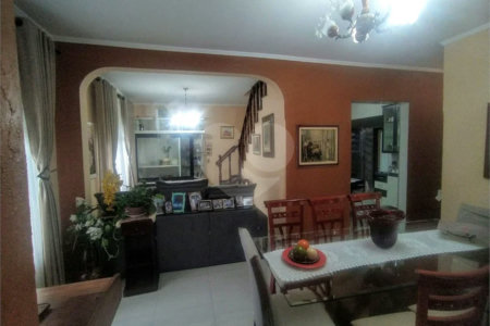 Casa à venda com 10 quartos, sendo 1 suíte, em Santa Teresinha, São Paulo, SP