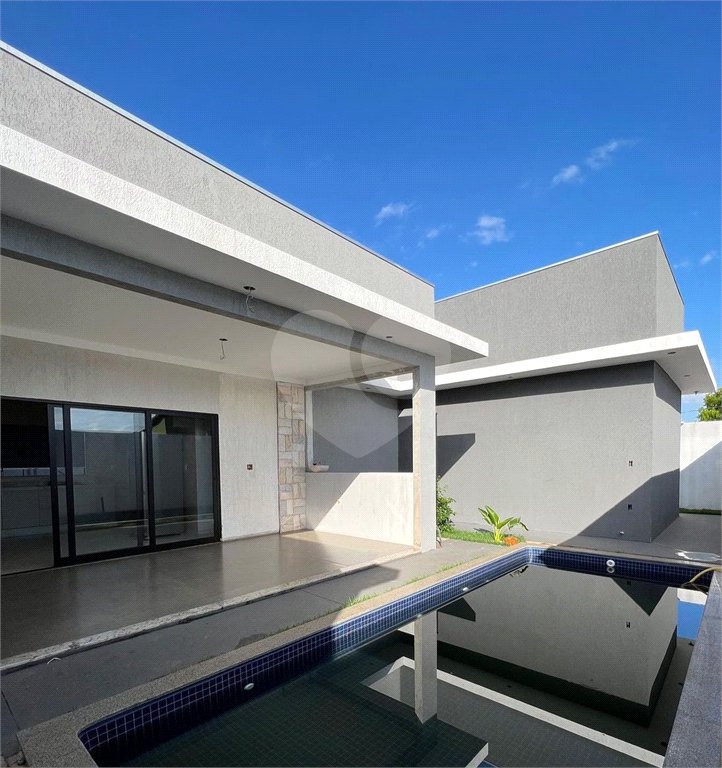 Casa à venda com 3 quartos, sendo 1 suíte, no condomínio Sun Lake, Três Lagoas - MS