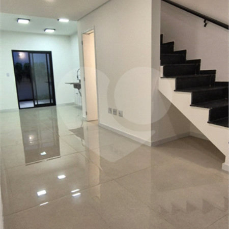 Sobrado à venda com 2 quartos, sendo 1 suíte,  em Vila Paiva, São Paulo, SP