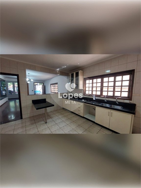 Casa à venda com 3 quartos, sendo 1 suíte, no condomínio Eldourado, São José dos Campos - SP