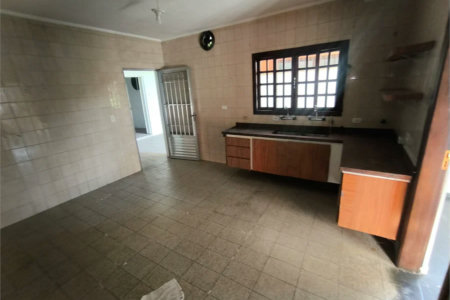 Casa à venda com 3 quartos em Jardim das Esmeraldas, São Paulo, SP